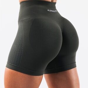 Alphalete • NWT Amplify Contour  Athletic Bike Shorts in the colour mountain top